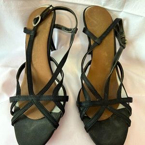 Black strapped shoes 3 1/2 “ heels “Fioni”
